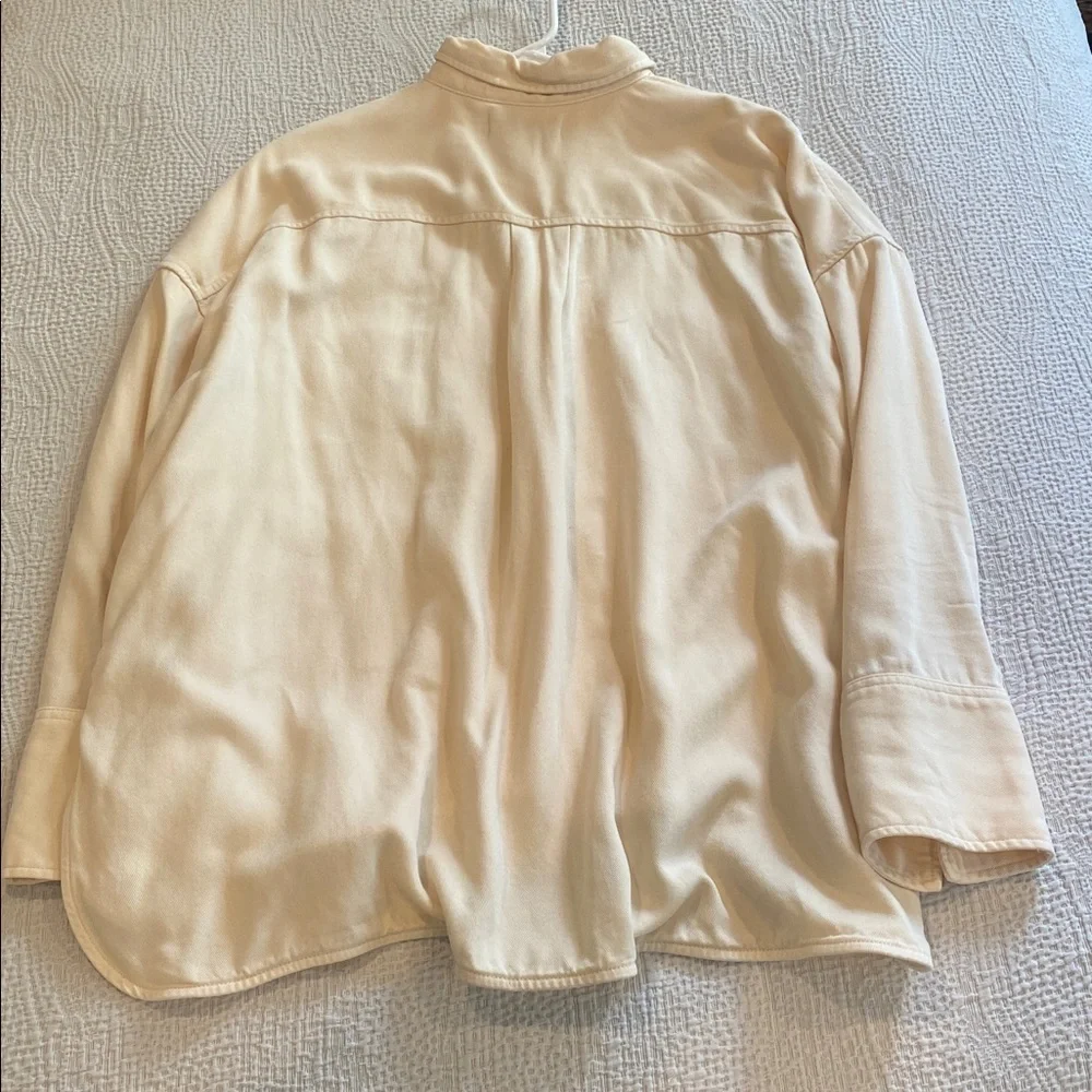 Everlane - TENCEL Boxy Shirt - Cream / Parchment - Picture 3 of 5